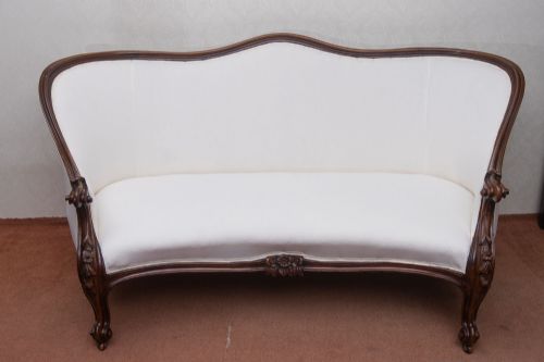 VICTORIAN FRAMED SOFA IN QUALITY MAHOGANY - ADDITIONAL PHOTO 1