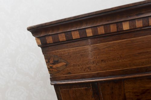 A GEORGE III MAHOGANY CORNER CUPBOARD - ADDITIONAL PHOTO 2