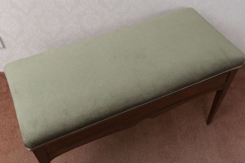 A VERY ATTRACTIVE MAHOGANY PIANO STOOL - ADDITIONAL PHOTO 4