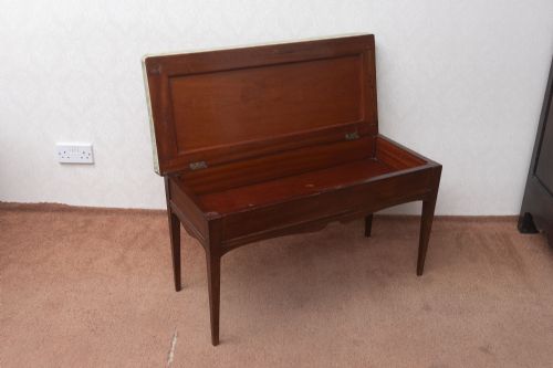 A VERY ATTRACTIVE MAHOGANY PIANO STOOL - ADDITIONAL PHOTO 8