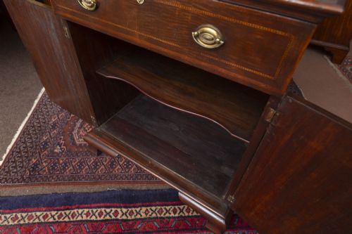 VERY SMALL AND ATTRACTIVE VICTORIAN SIDE CABINET - ADDITIONAL PHOTO 3