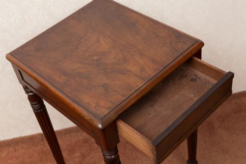 VERY SMALL AND ATTRACTIVE MAHOGANY HALL OR SIDE TABLE - ADDITIONAL PHOTO 3