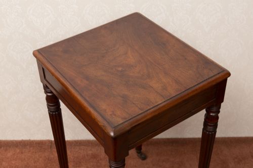 VERY SMALL AND ATTRACTIVE MAHOGANY HALL OR SIDE TABLE - ADDITIONAL PHOTO 4