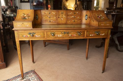 extremely fine carlton house writing desk in satin wood - CATEGORY: ANTIQUE DESKS - DATED 19TH CENTURY