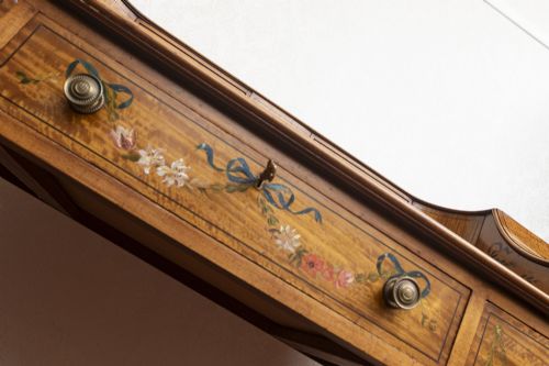 EXTREMELY FINE CARLTON HOUSE WRITING DESK IN SATIN WOOD - ADDITIONAL PHOTO 3