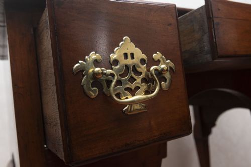 18TH CENTURY COUNTRY MADE LOW BOY - ADDITIONAL PHOTO 6