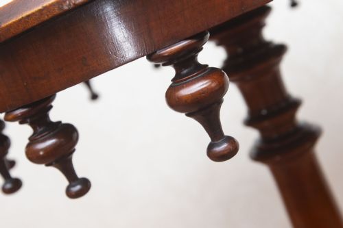 MID VICTORIAN MAHOGANY OCCASIONAL TABLE - ADDITIONAL PHOTO 5