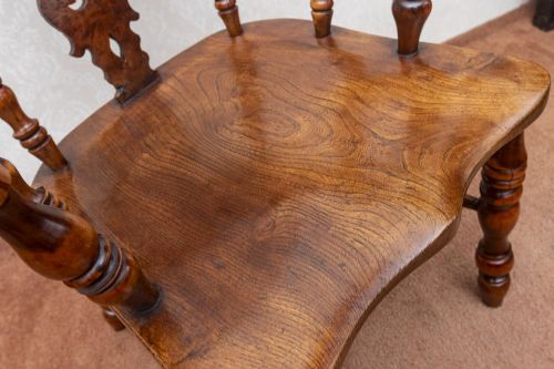 AN EXCEPTIONAL YORKSHIRE BROAD ARM WINDSOR CHAIR - ADDITIONAL PHOTO 3