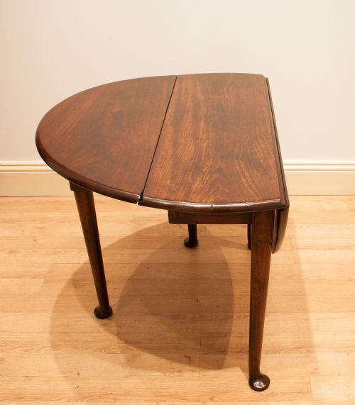 fig 2. A Small Georgian Mahogany Occasional/Supper Table