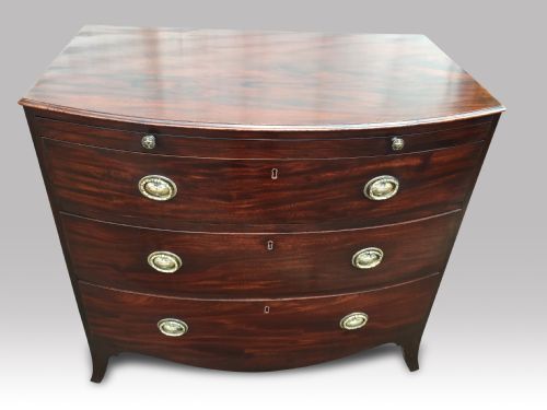 A VERY FINE GEORGE III BOWFRONT MAHOGANY CHEST OF DRAWERS ATTRIBUTED TO GILLOWS - ADDITIONAL PHOTO 1