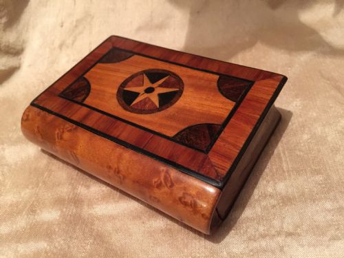 GEORGE III SATINWOOD AND INLAID SNUFF BOX IN THE FORM OF A SMALL BOOK PROBABLY AN APPRENTICE PIECE - ADDITIONAL PHOTO 7