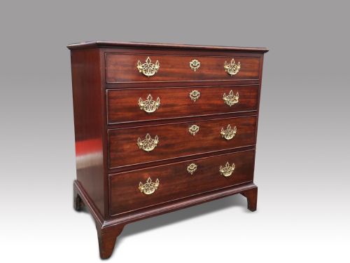 A FINE EARLY GEORGE III MAHOGANY CHEST OF DRAWERS - ADDITIONAL PHOTO 1