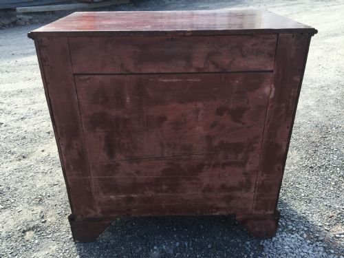A FINE EARLY GEORGE III MAHOGANY CHEST OF DRAWERS - ADDITIONAL PHOTO 2