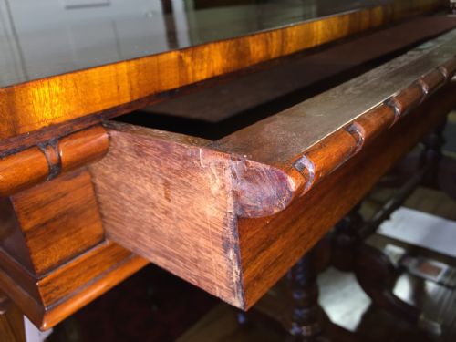 A SUPERB GONALO ALVES SIDE TABLE ATTRIBUTED TO GILLOWS - ADDITIONAL PHOTO 8