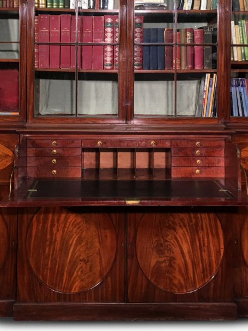 A SUPERB IMPORTANT GEORGE III MAHOGANY BREAKFRONT SECRETAIRE BOOKCASE OF MAGNIFICENT PROPORTIONS - ADDITIONAL PHOTO 2