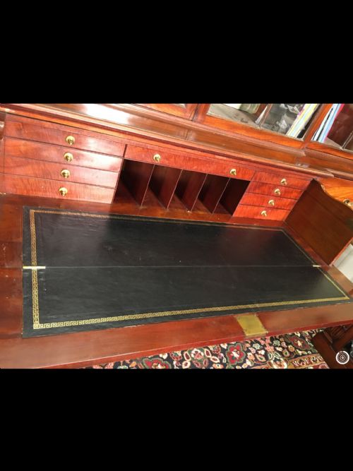 A SUPERB IMPORTANT GEORGE III MAHOGANY BREAKFRONT SECRETAIRE BOOKCASE OF MAGNIFICENT PROPORTIONS - ADDITIONAL PHOTO 8