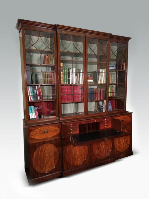 A SUPERB IMPORTANT GEORGE III MAHOGANY BREAKFRONT SECRETAIRE BOOKCASE OF MAGNIFICENT PROPORTIONS - ADDITIONAL PHOTO 16