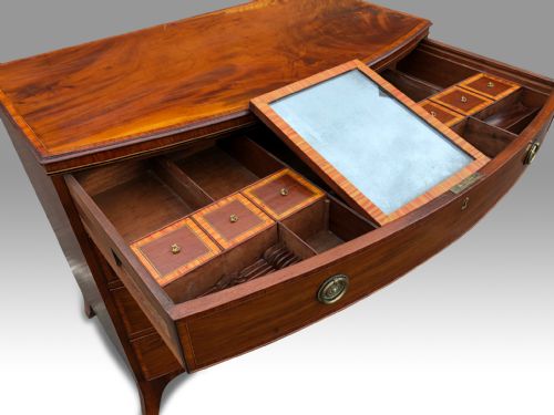 A SUPERB GEORGE III MAHOHANY TULIPWOOD BANDED BOWFRONT DRESSING CHEST - ADDITIONAL PHOTO 9