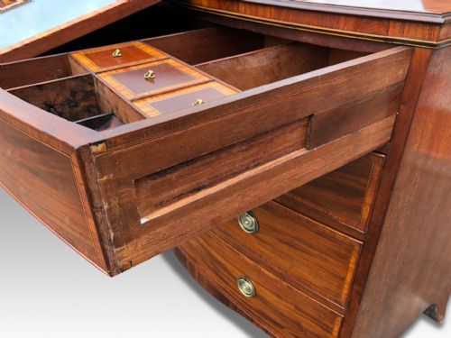 A SUPERB GEORGE III MAHOHANY TULIPWOOD BANDED BOWFRONT DRESSING CHEST - ADDITIONAL PHOTO 10