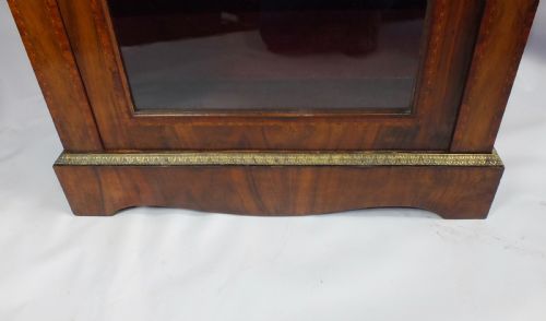 A MID VICTORIAN FIGURED WALNUT AND TULIPWOOD BANDED PIER CABINET WITH ORMOLU MOUNTS - ADDITIONAL PHOTO 3