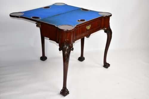 A SUPERB IMPORTANT IRISH MID 18TH C MAHOGANY CARD OR GAMES TABLE - ADDITIONAL PHOTO 4