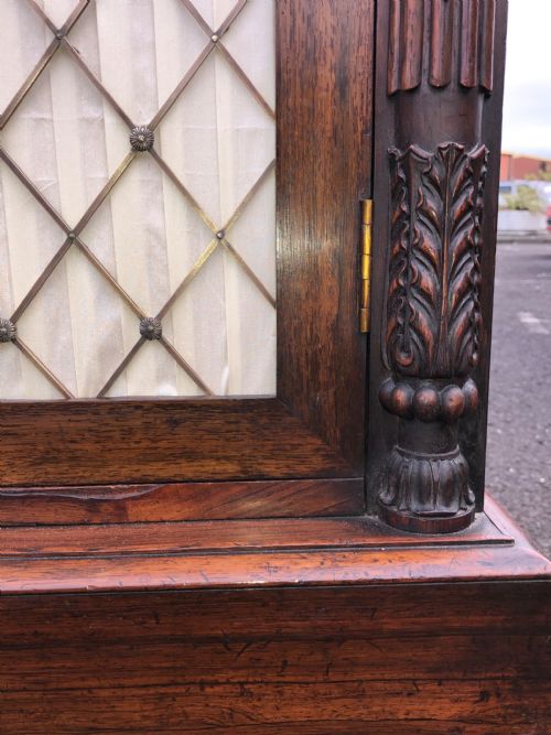 A MAGNIFICENT LATE REGENCY ROSEWOOD BREAKFRONT SIDE CABINET IN THE MANNER OF GILLOWS - ADDITIONAL PHOTO 3