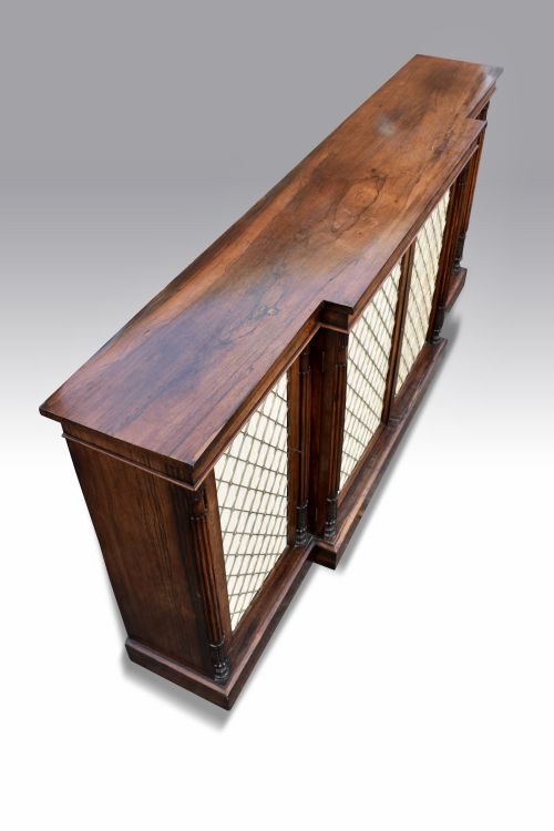 A MAGNIFICENT LATE REGENCY ROSEWOOD BREAKFRONT SIDE CABINET IN THE MANNER OF GILLOWS - ADDITIONAL PHOTO 1