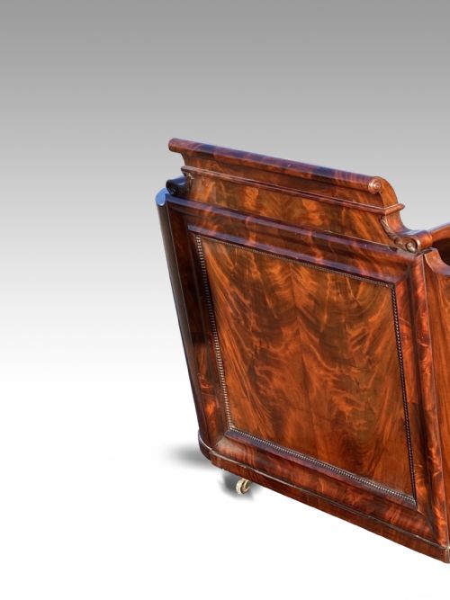 A MAGNIFICENT MID 19TH CENTURY MAHOGANY CHILDS BED - ADDITIONAL PHOTO 3