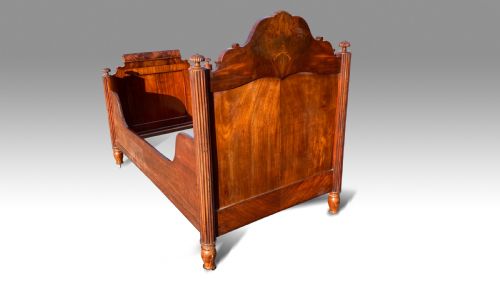 A MAGNIFICENT MID 19TH CENTURY MAHOGANY CHILDS BED - ADDITIONAL PHOTO 4