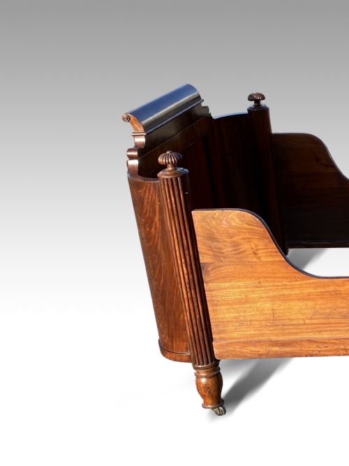 A MAGNIFICENT MID 19TH CENTURY MAHOGANY CHILDS BED - ADDITIONAL PHOTO 5