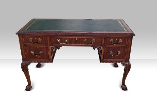 an edwardian mahogany kneehole desk - CATEGORY: ANTIQUE DESKS - DATED EDWARDIAN