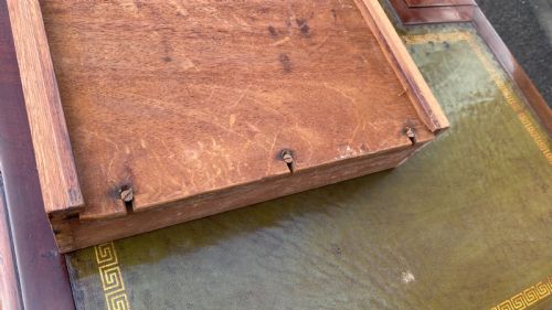 A REGENCY MAHOGANY CHAMBER WRITING TABLE BY GILLOWS - ADDITIONAL PHOTO 9
