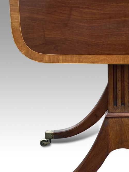 A FINE GEORGE III MAHOGANY SATINWOOD BANDED SOFA TABLE - ADDITIONAL PHOTO 2