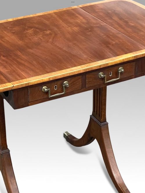 A FINE GEORGE III MAHOGANY SATINWOOD BANDED SOFA TABLE - ADDITIONAL PHOTO 3