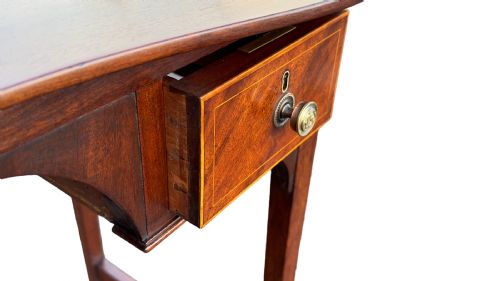 A GEORGE III MAHOGANY INLAID BELFAST DRESSING SIDE TABLE - ADDITIONAL PHOTO 7