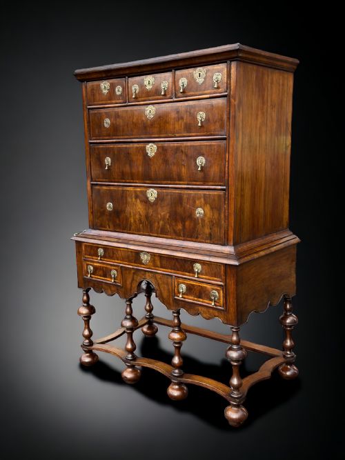 a fine william mary walnut chest on stand - CATEGORY: ANTIQUE CHEST OF DRAWERS - DATED 1700