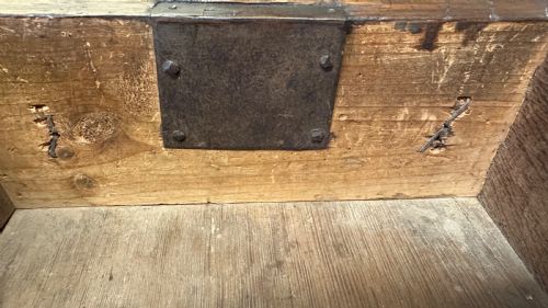 A FINE WILLIAM MARY WALNUT CHEST ON STAND - ADDITIONAL PHOTO 2