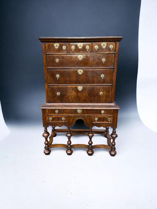 A FINE WILLIAM MARY WALNUT CHEST ON STAND - ADDITIONAL PHOTO 9