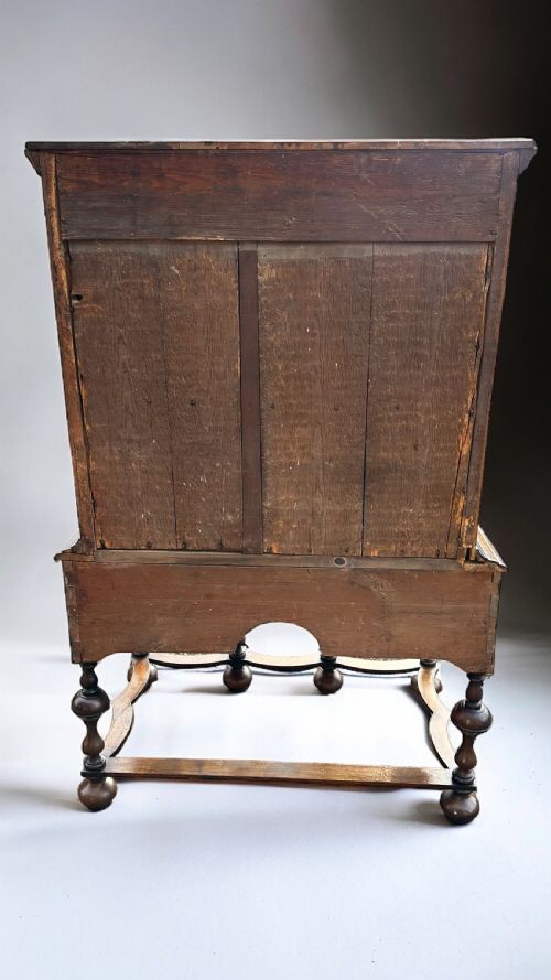 A FINE WILLIAM MARY WALNUT CHEST ON STAND - ADDITIONAL PHOTO 11
