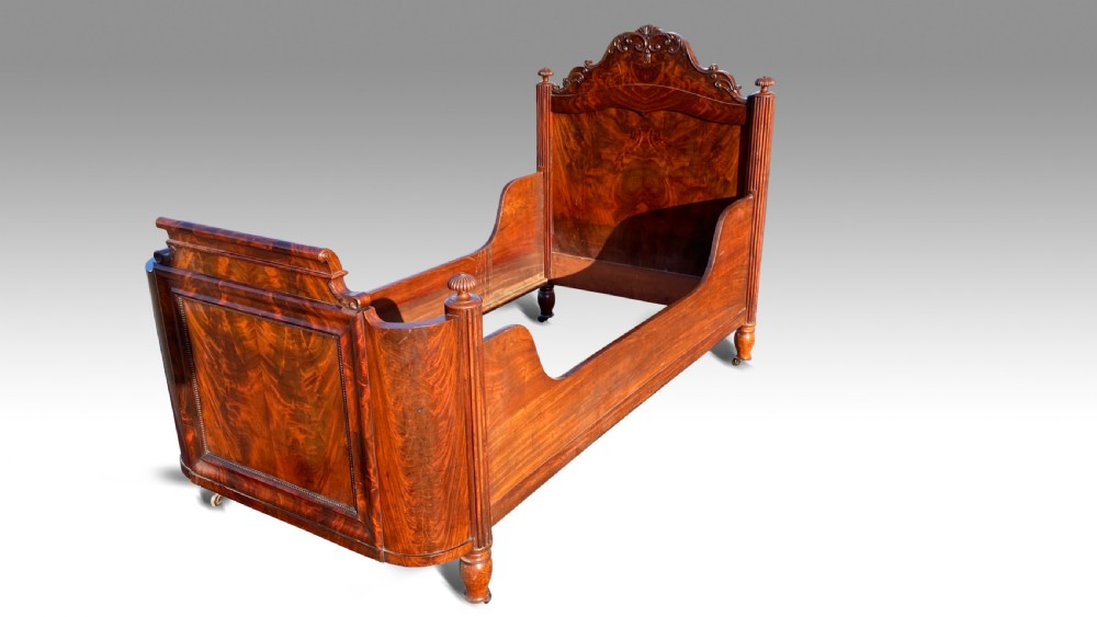 A MAGNIFICENT MID 19TH CENTURY MAHOGANY CHILDS BED.