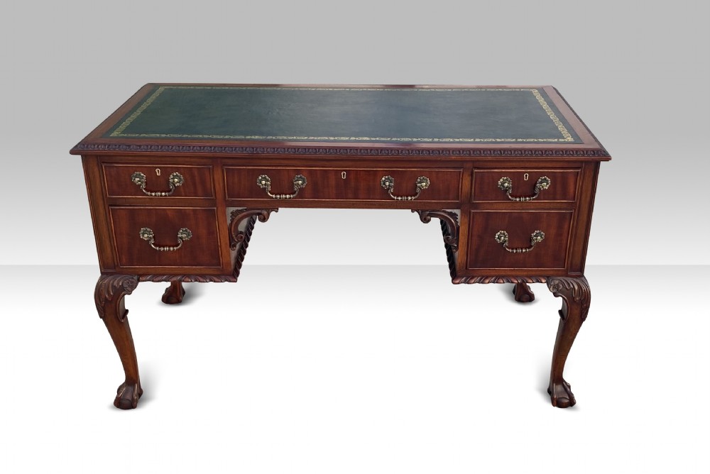 AN EDWARDIAN MAHOGANY KNEEHOLE DESK