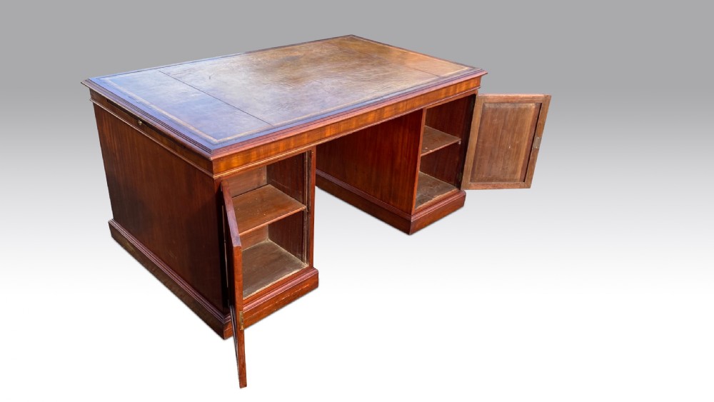 A wonderful quality mid 19th C mahogany partners desk. View VI