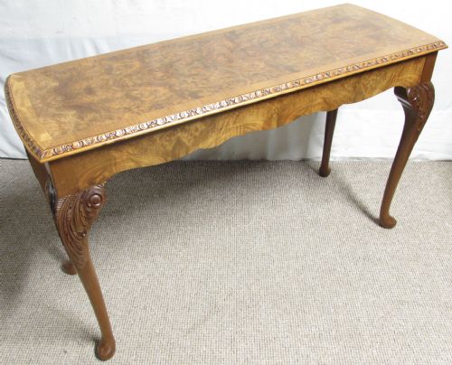 Burr Walnut Queen Anne Centre Table