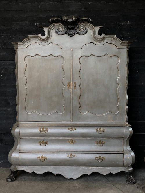 Early Dutch Cabinet