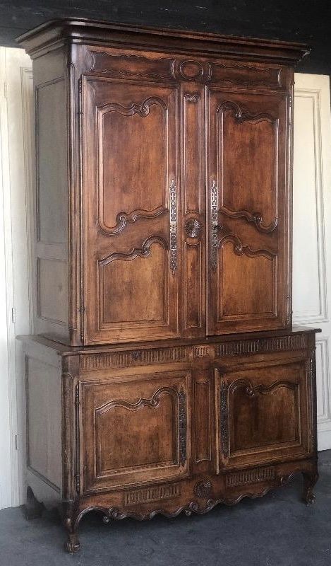18th French Century Walnut Deux Corp