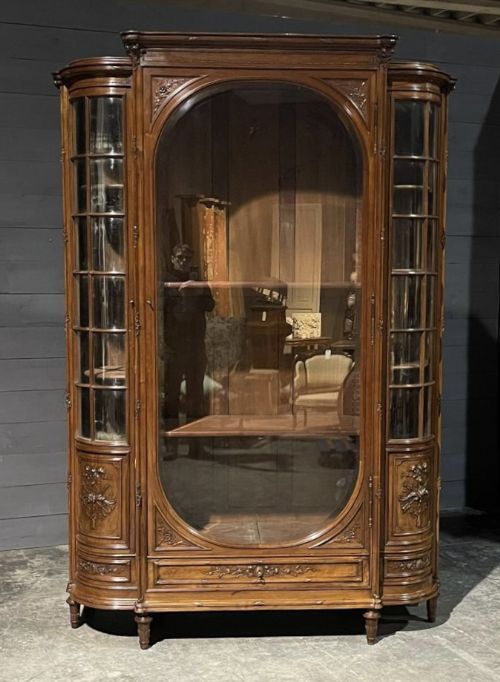 Extremely Fine Quality French Vitrine