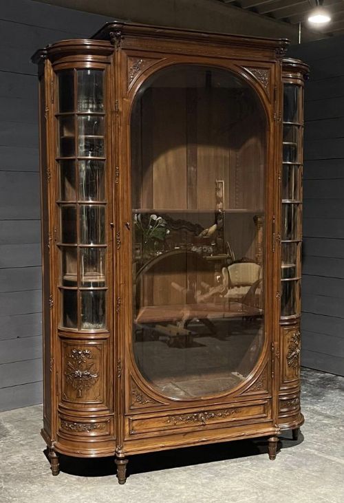 fig 1. Extremely Fine Quality French Vitrine