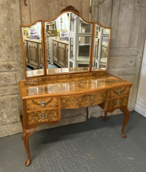 Queen Anne Burr Walnut Dressing Table