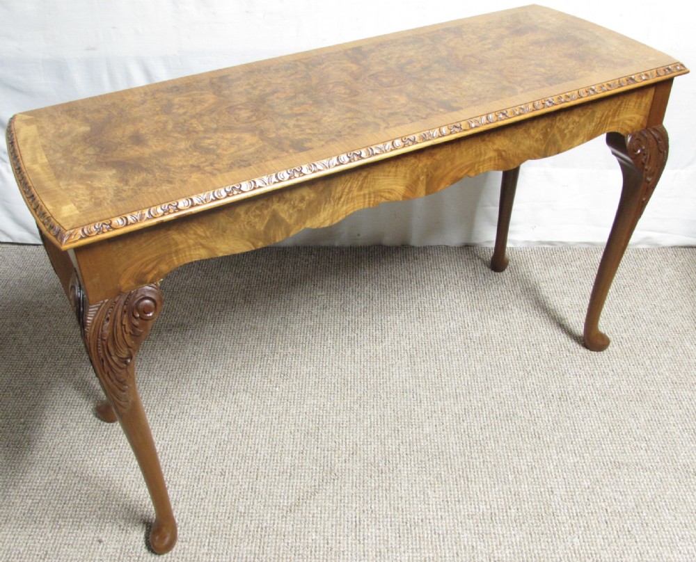 Burr Walnut Queen Anne Centre Table