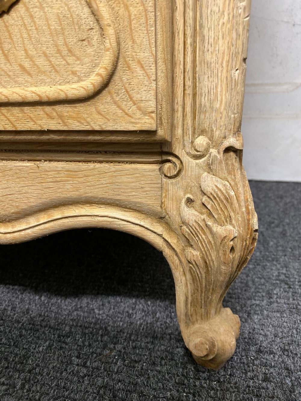 French Oak Bleached Chest of Drawers View XVII